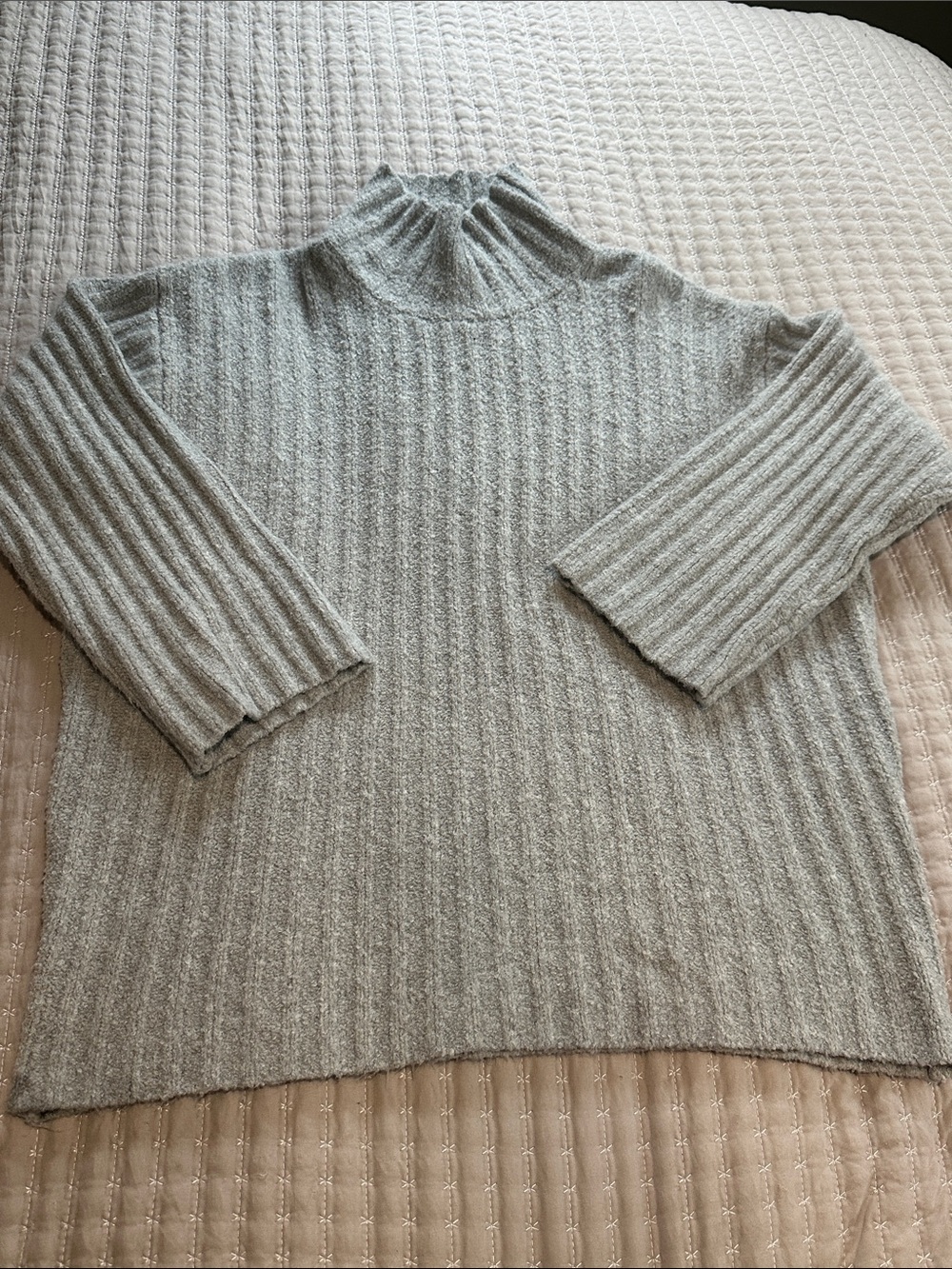 Universal Thread Women's Ribbed Mock Neck Sweater in Light Gray